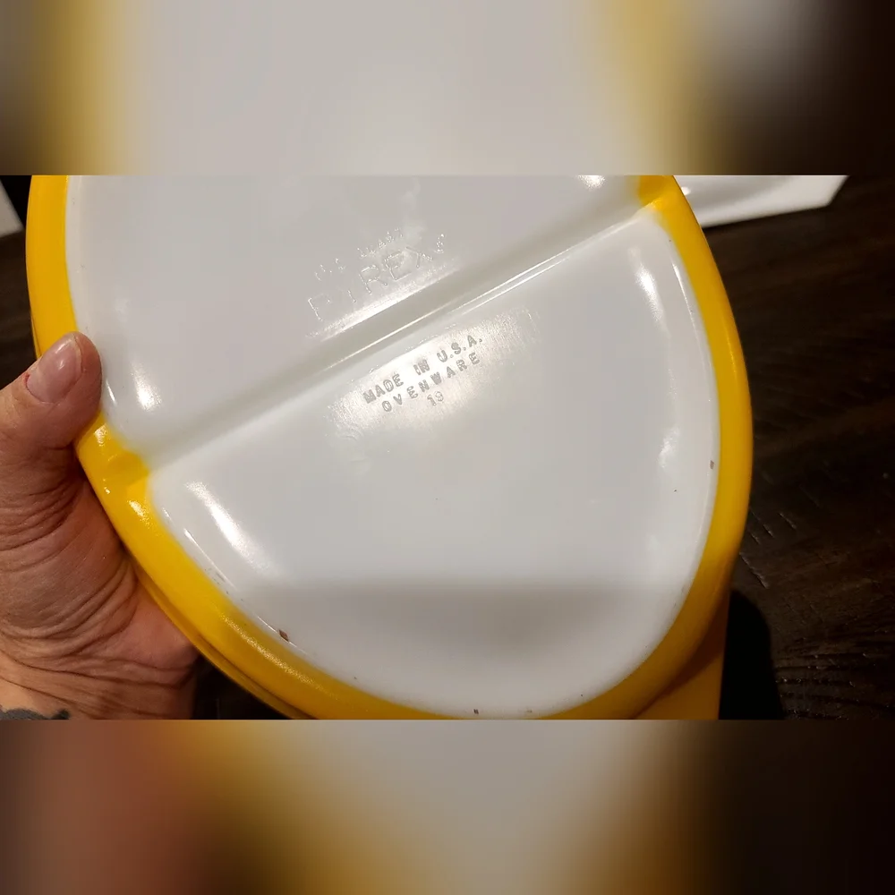 PYREX Vtg Sunflower Daisy Casserole Divided Dish With Lid 1 1/2 Quart